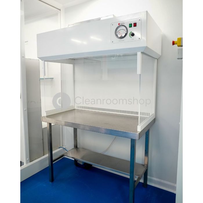 Vertical laminar flow cabinet